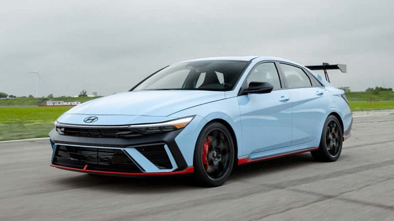 Hyundai anuncia novo Elantra no Brasil, mas de forma inesperada