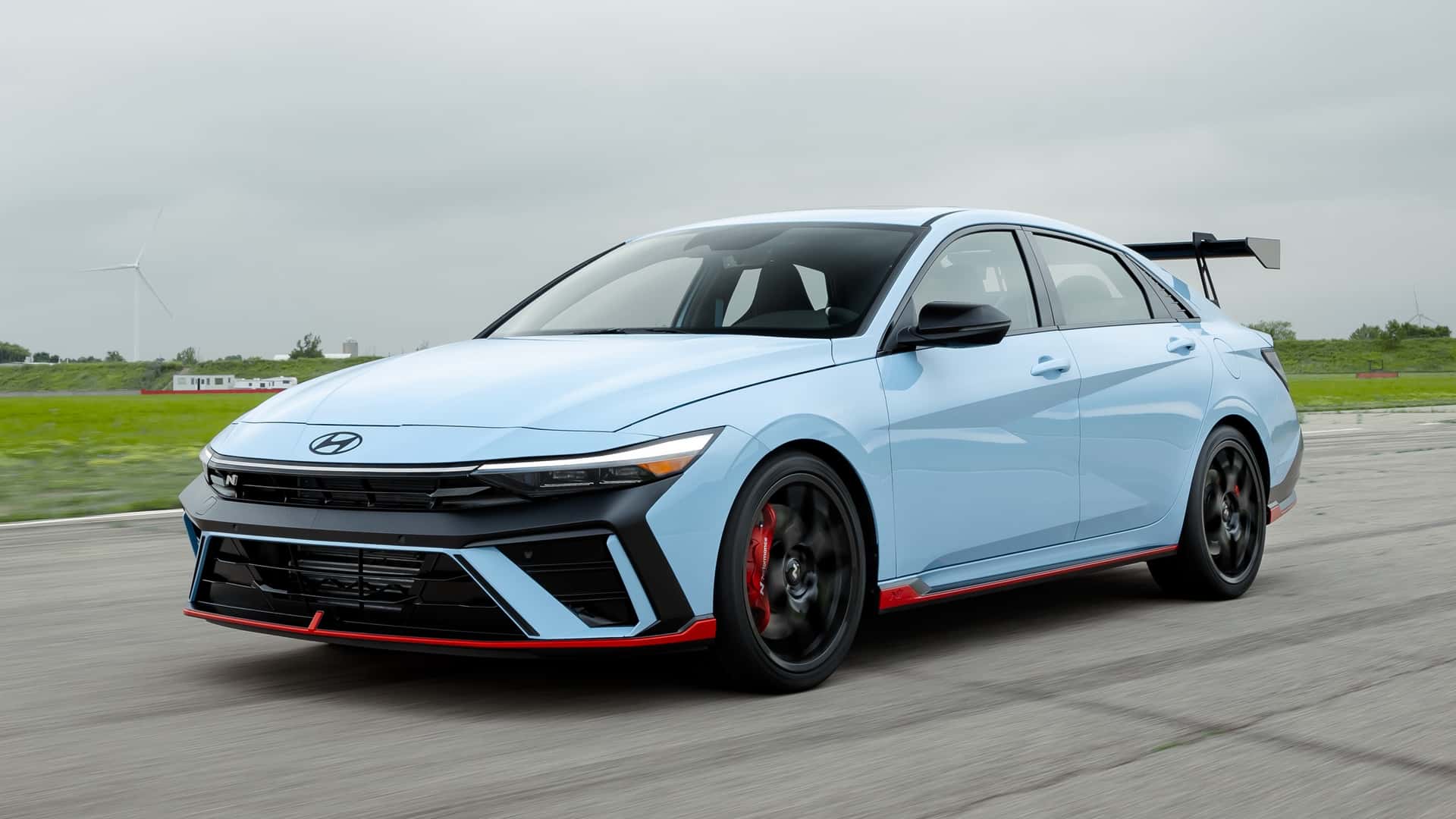Hyundai anuncia novo Elantra no Brasil, mas de forma inesperada