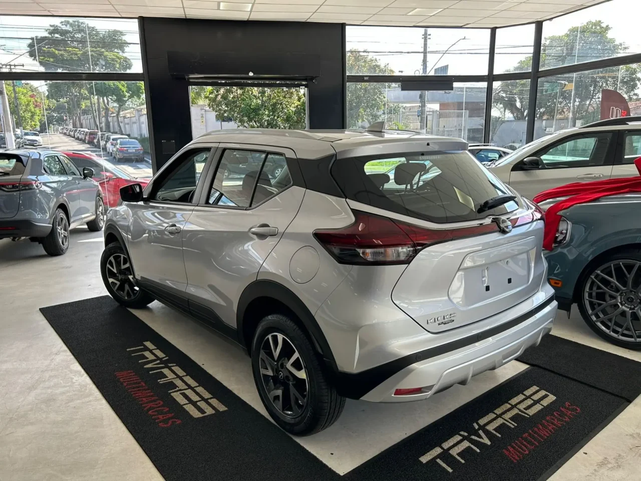 Nissan Kicks Play 2026 tem descontão de R$ 26,2 mil para zerar estoque