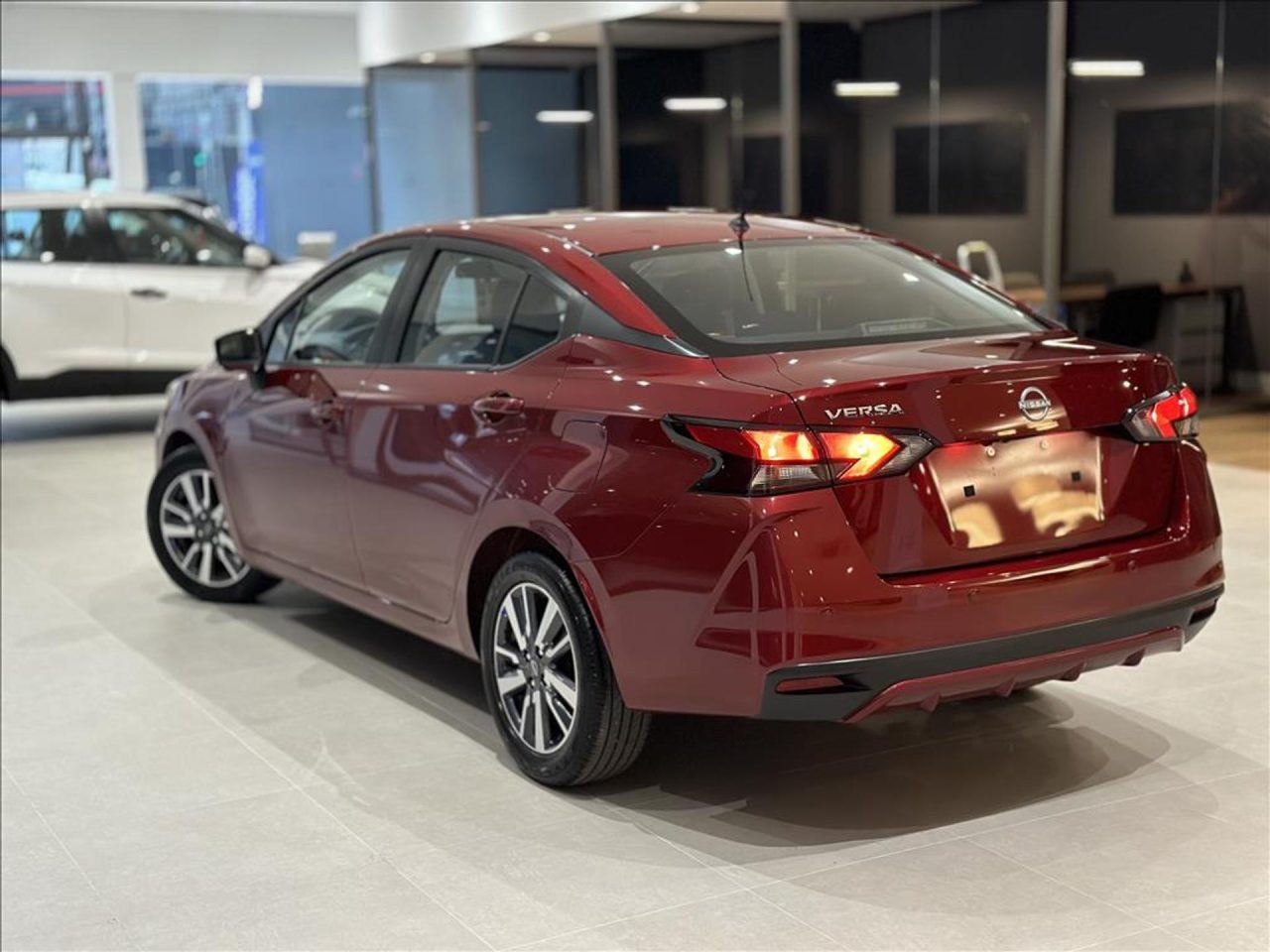 Nissan derruba em até R$ 25 mil o preço do Versa 2026 para PcD em dezembro