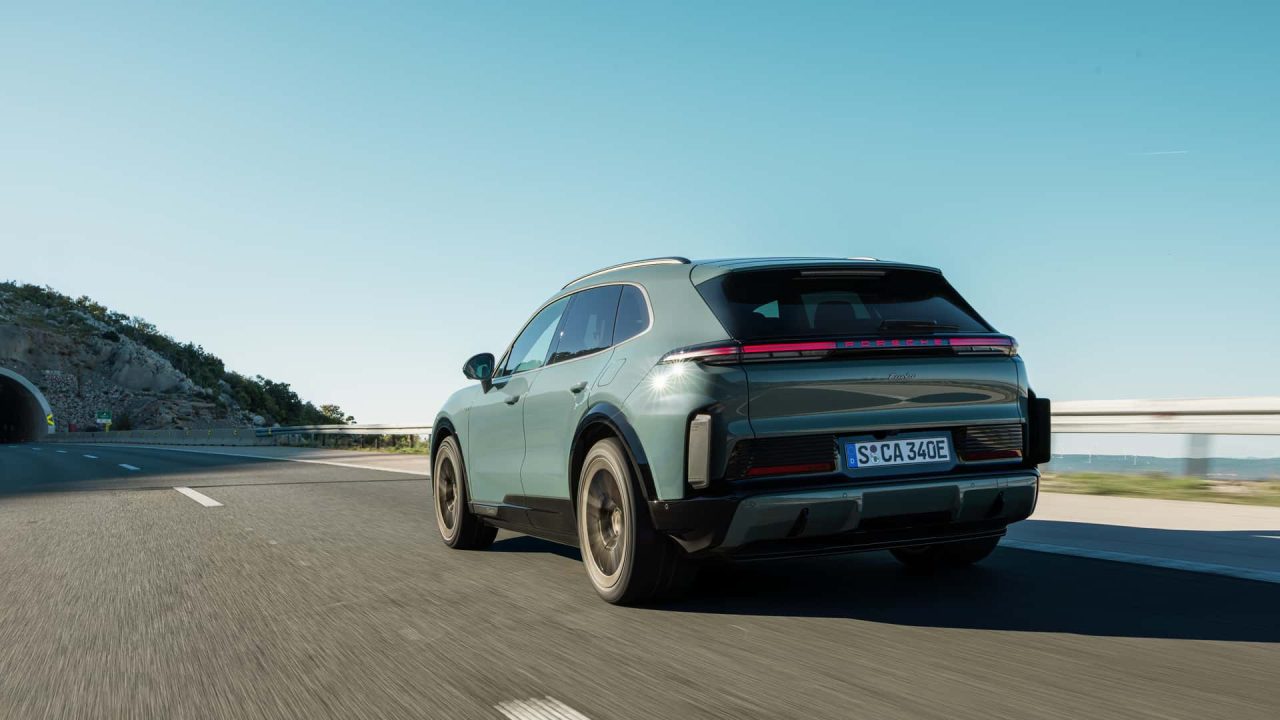 Novo Porsche Cayenne EV desembarca no Brasil e pode custar até R$ 1,4 milhão
