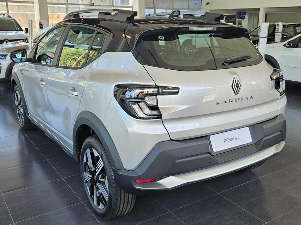 Renault Kardian Iconic 2026 passa a custar menos que o Tera Comfort em promoção