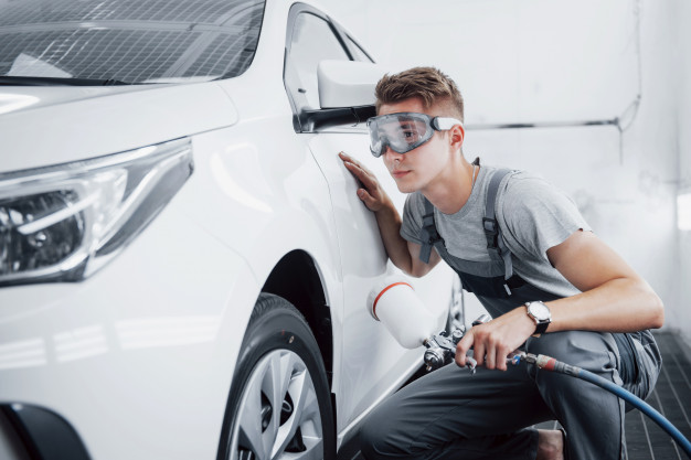 Retoque ou repintura: qual a melhor opção para seu carro?