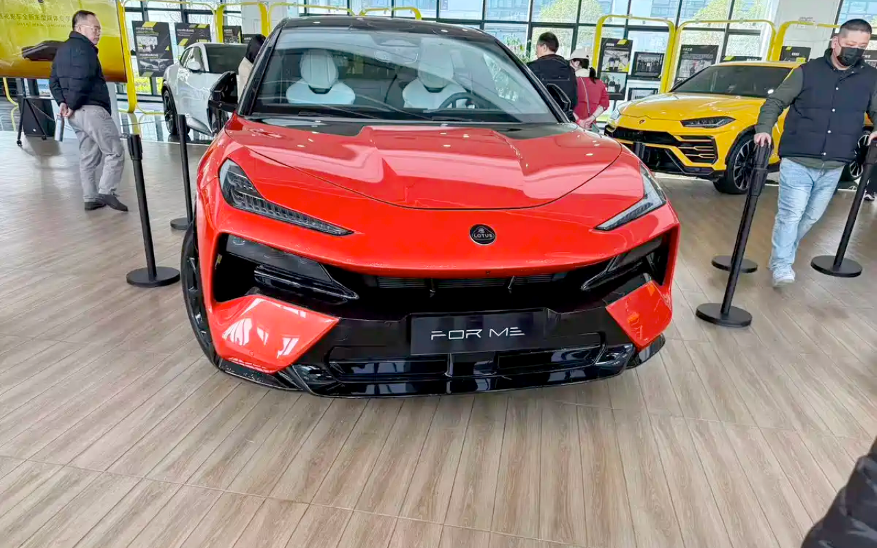Lotus lança versão PHEV do Eletre com 952 cv e 420 km de autonomia elétrica