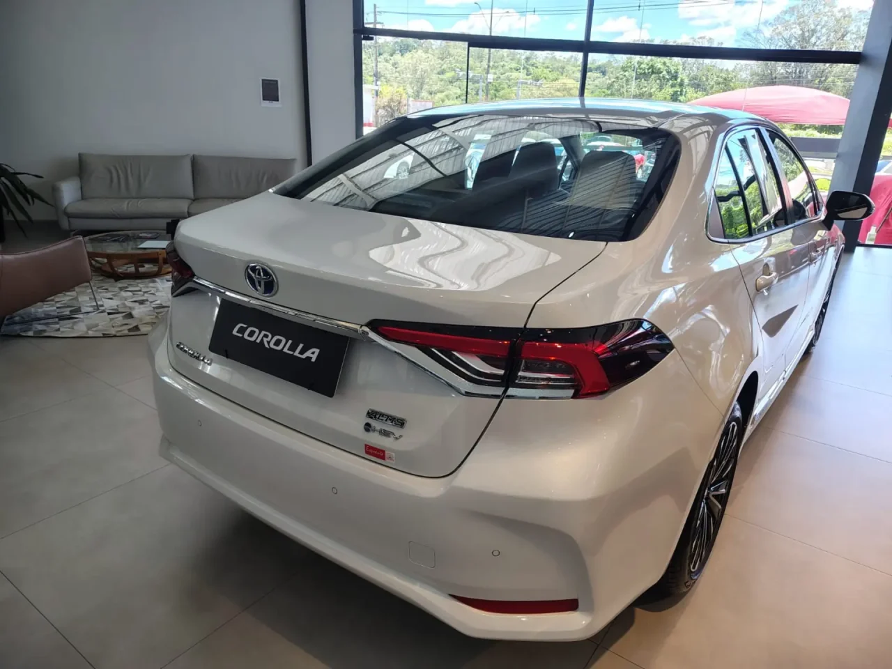 Toyota Corolla GLI híbrido 2026 sai mais barato que o Kait com R$ 47.891 de desconto