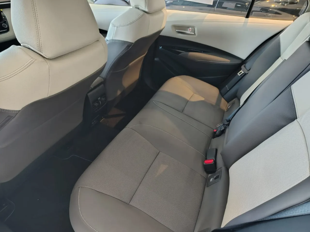Toyota Corolla GLI híbrido 2026 sai mais barato que o Kait com R$ 47.891 de desconto