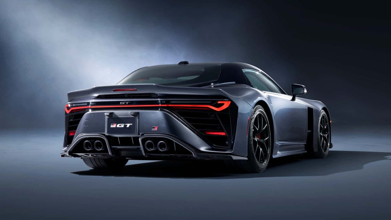 Toyota GR GT estreia com V8 de 650 cv e mira o território do Porsche 911