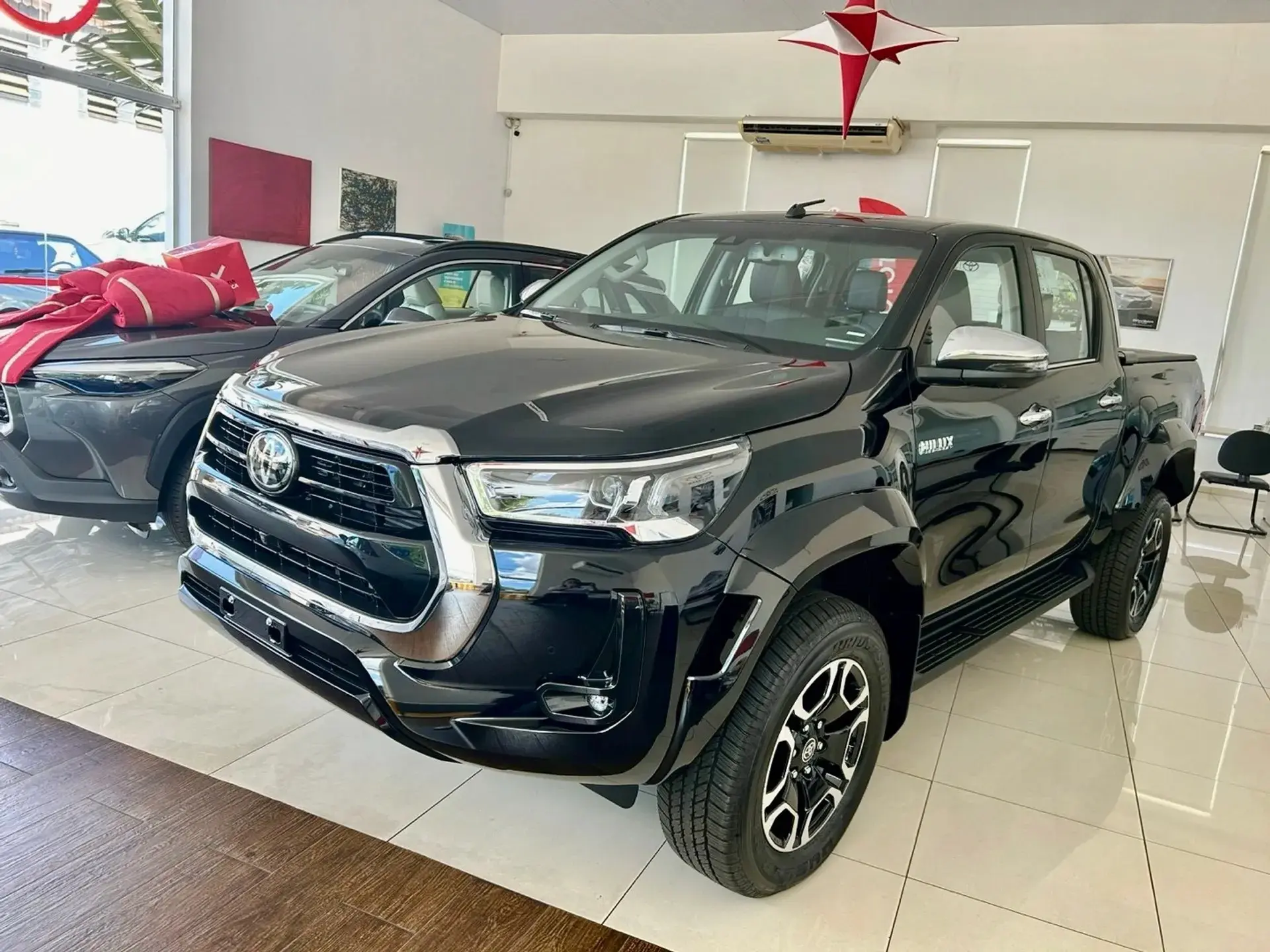 Toyota derruba em até R$ 55.816 o preço da Hilux SR 2026 para CNPJ em dezembro