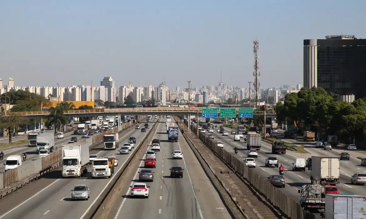 Entenda o IPVA e o destino dos recursos pagos pelos motoristas