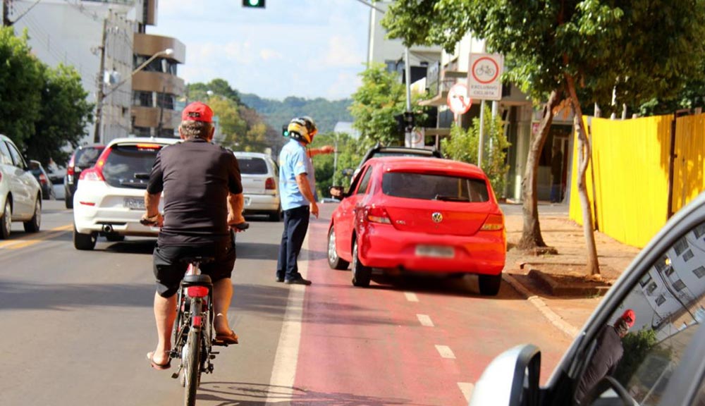 Transitar em ciclovias gera multa pesada e sete pontos na CNH