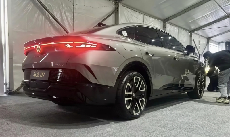 Volkswagen aposta em tecnologia chinesa no ID. Unyx 07, com 231 cv e autonomia de 558 km