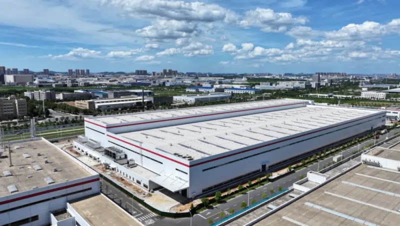 A Dongfeng coloca em operação uma fábrica de fundição sob pressão de última geração em Wuhan, marcando um avanço na produção de veículos elétricos.