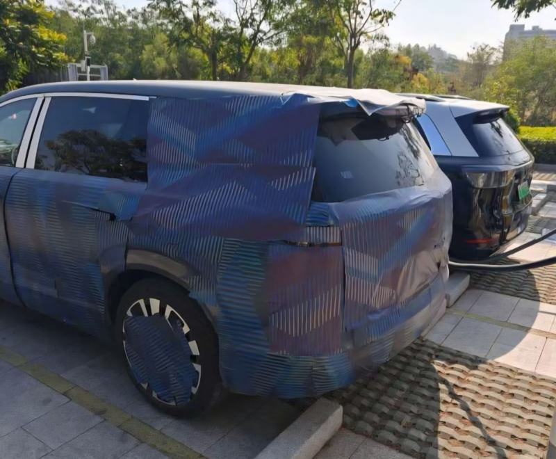 Flagra revela o BYD Tang 9, SUV premium que será lançado no primeiro semestre de 2026