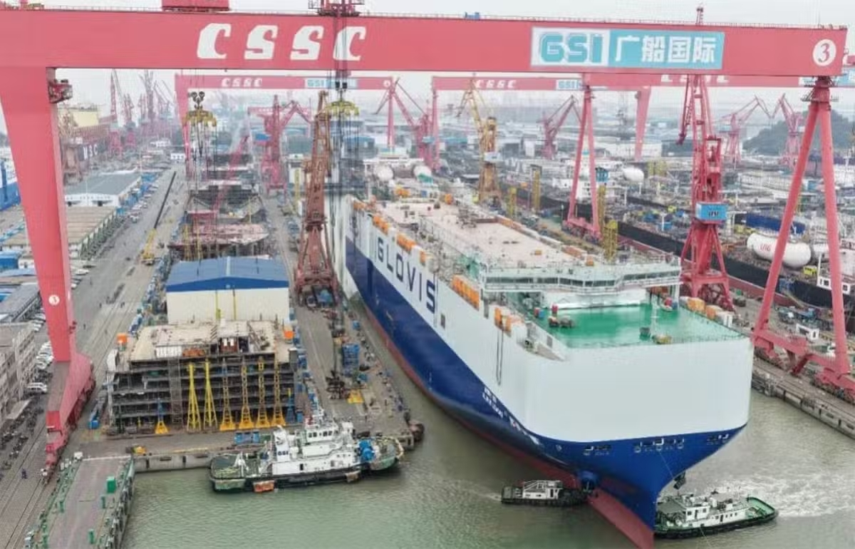 China bate recorde mundial com navio transportador com capacidade de 10.800 veículos