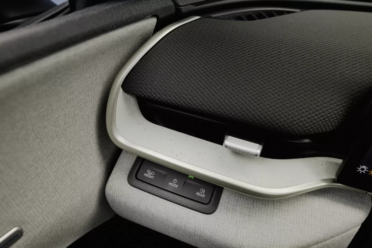 Volkswagen Polo elétrico surpreende ao manter botões físicos no interior