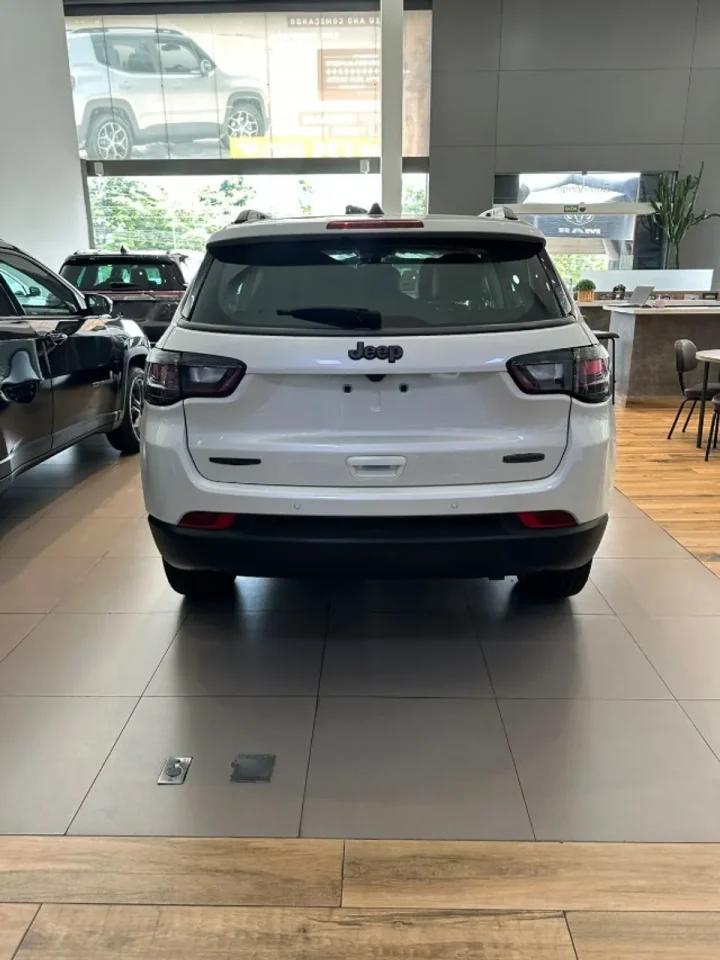 Jeep Compass 2026 fica até R$ 5.400 mais caro em reajuste de janeiro