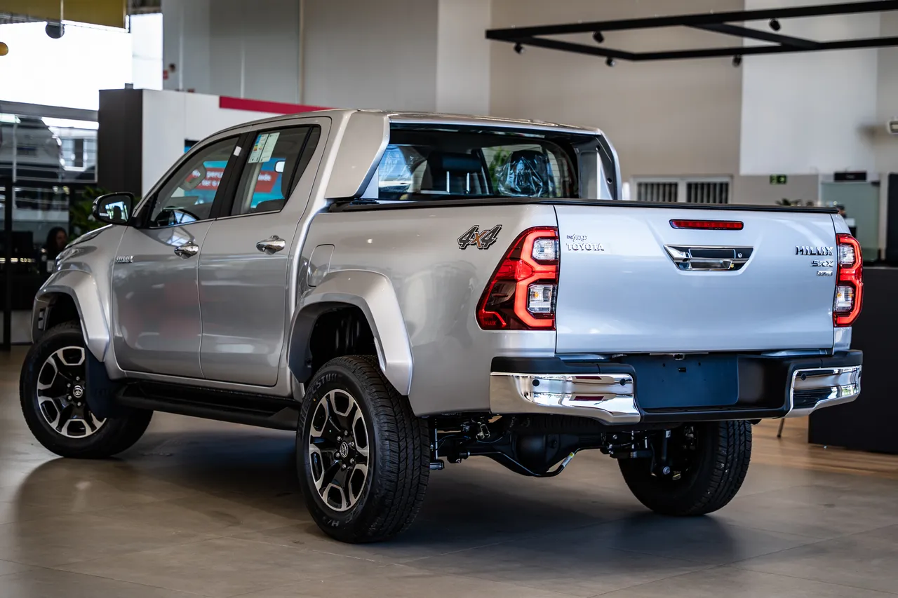 Toyota Hilux SR 2026 fica R$ 56 mil mais barato para CNPJ em janeiro