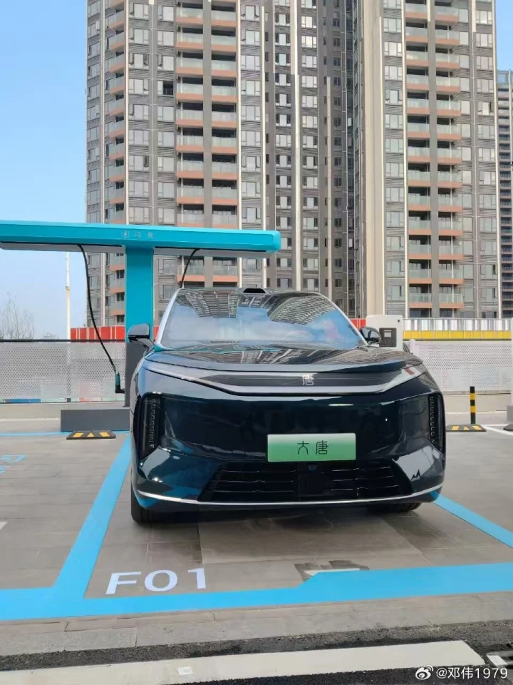BYD Tang 9 é flagrado sem camuflagem na China e acelera de 0 a 100 km/h em 4,9s