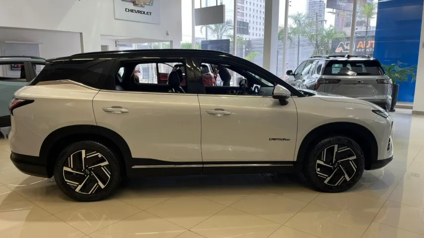 Chevrolet Captiva EV Premier tem desconto de R$ 20.020 para CNPJ e sai mais em conta que T-Cross
