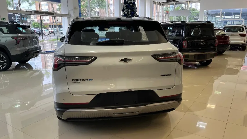 Chevrolet Captiva EV Premier tem desconto de R$ 20.020 para CNPJ e sai mais em conta que T-Cross
