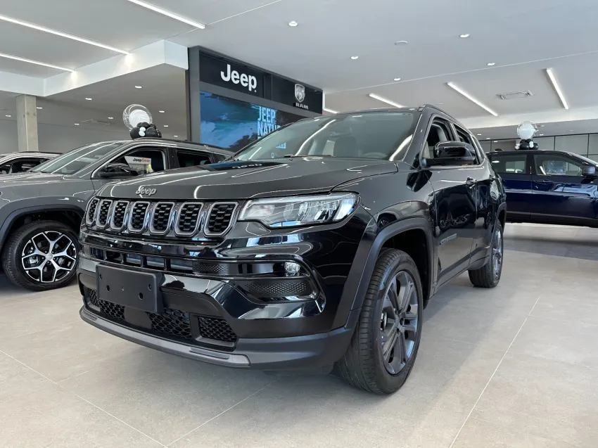Jeep Compass Longitude 2026 tem desconto de R$ 45.211 e sai mais barato que Fastback
