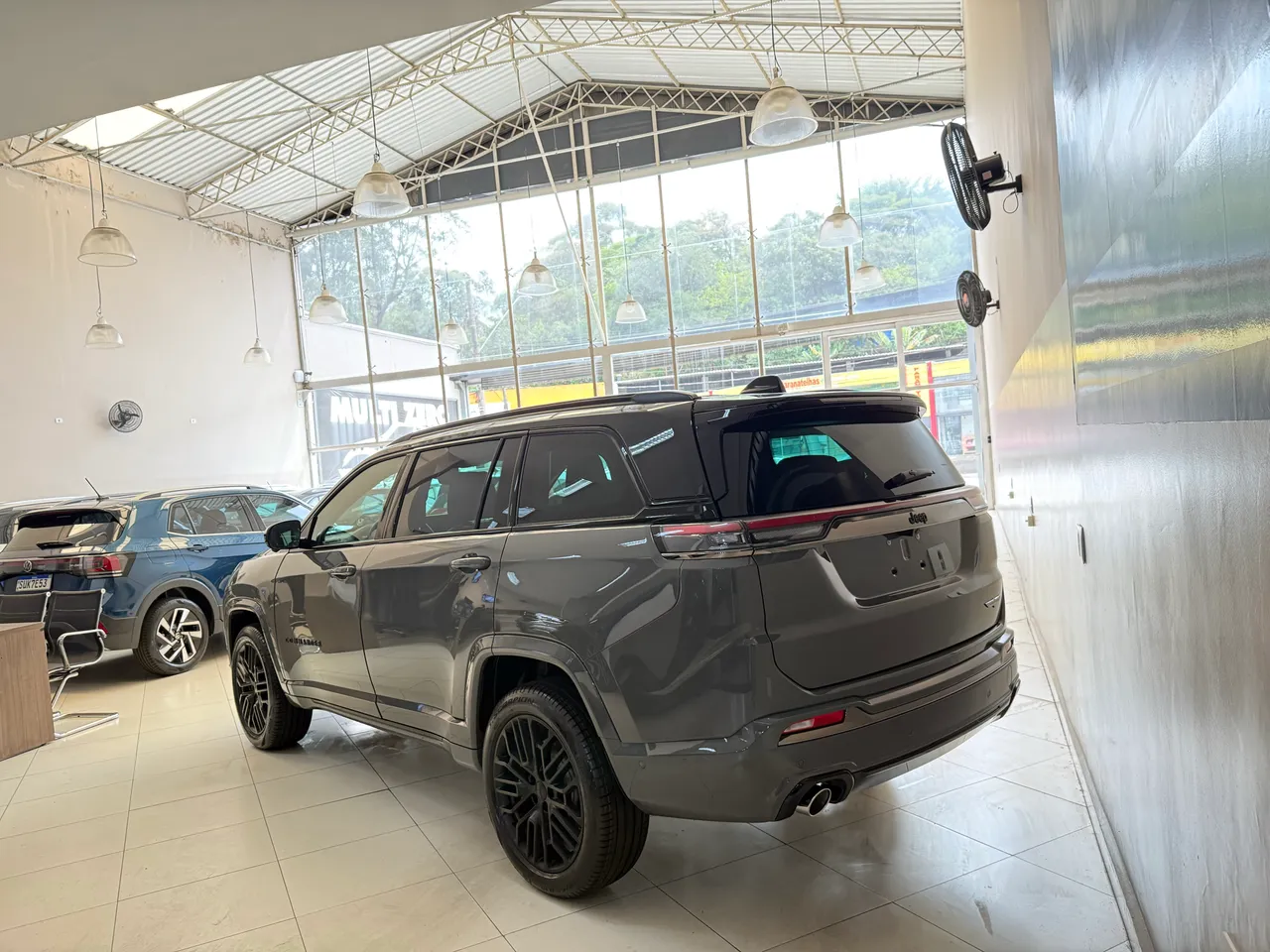 Jeep Commander 2026 tem reajuste em janeiro e fica até R$ 6.600 mais caro