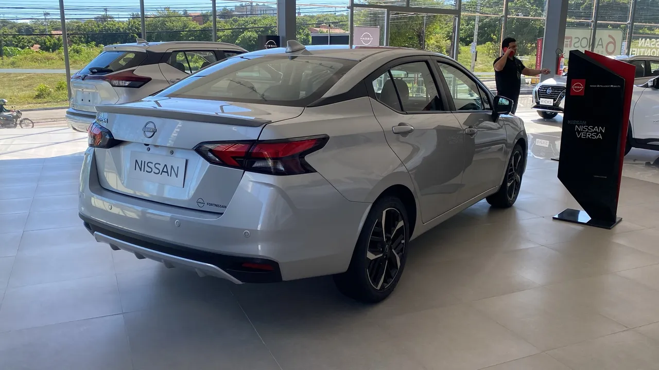 Nissan Versa 2026 fica mais em conta que o Polo em oferta PcD com até R$ 28 mil de desconto