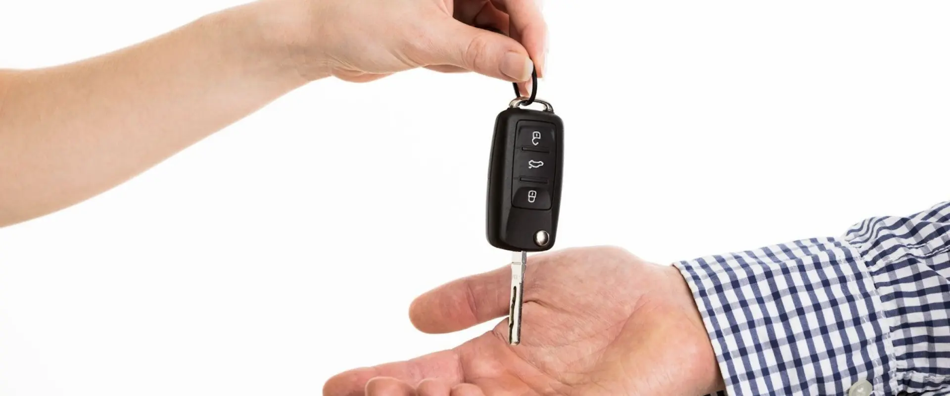 Compra de carro usado exige atenção; veja o que avaliar antes de fechar negócio