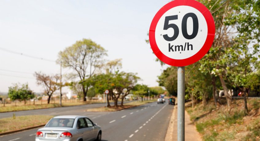 Por que respeitar os limites de velocidade é vital para a segurança no trânsito
