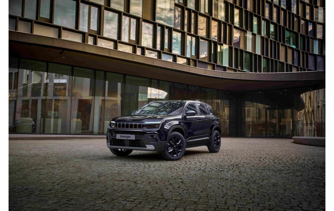 Jeep Avenger Black Edition chega ao Salão de Bruxelas com visual todo em preto e mais tecnologia