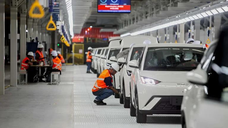 Pesquisa aponta que 15% dos canadenses consideram comprar carro elétrico chinês
