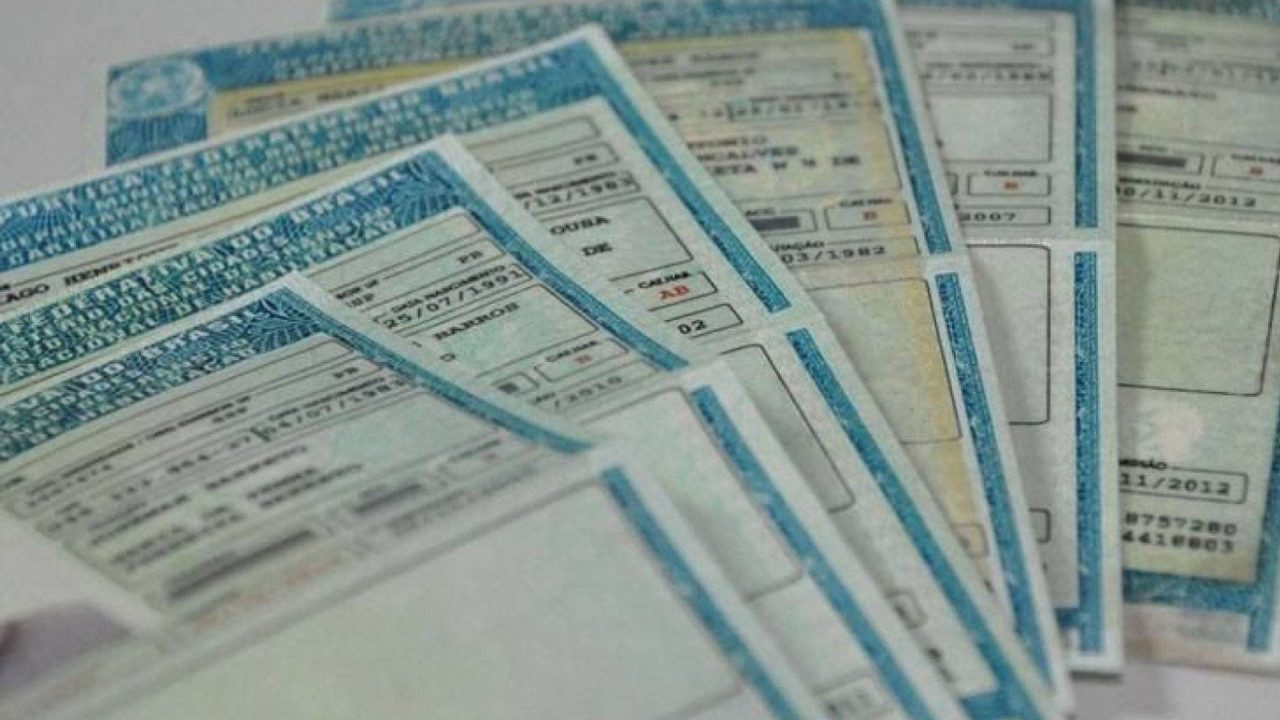 Proposta altera Código de Trânsito e prevê CNH aos 16 anos no Brasil