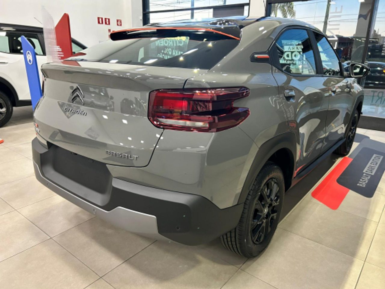 Citroën Basalt Dark Edition 2026 sai por menos que Onix em oferta especial