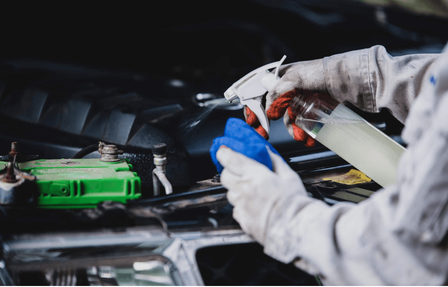 Motor limpo, problema à vista? Saiba o jeito certo de lavar