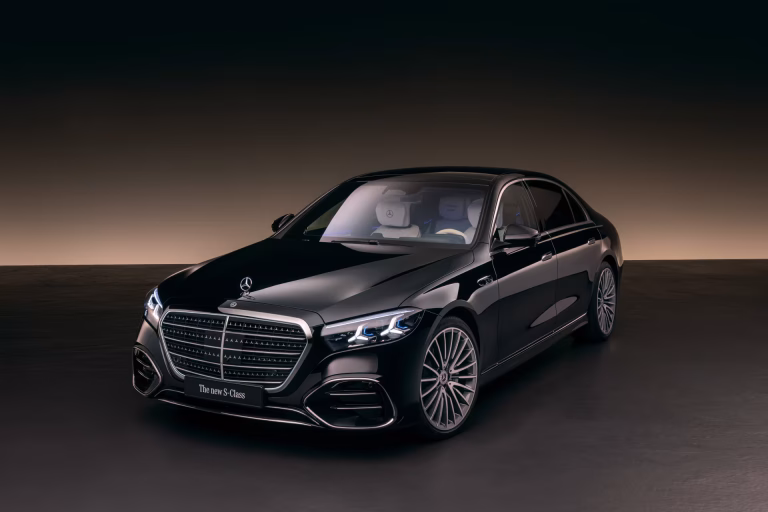 Novo Mercedes-Benz Classe S estreia com visual renovado, novas tecnologias e V8 de 530 cv