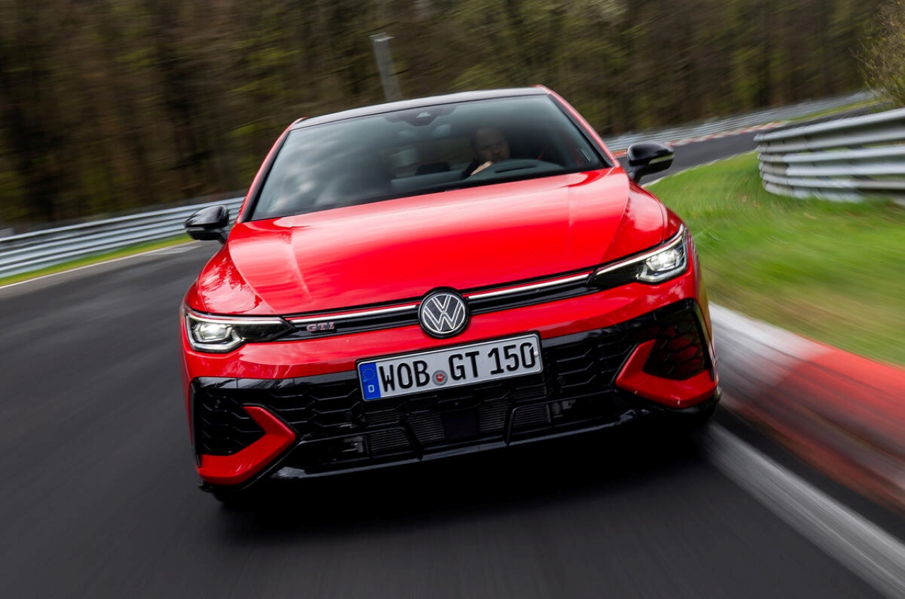 Novo Volkswagen Golf GTI mais potente da história estreia no Reino Unido por R$ 351 mil
