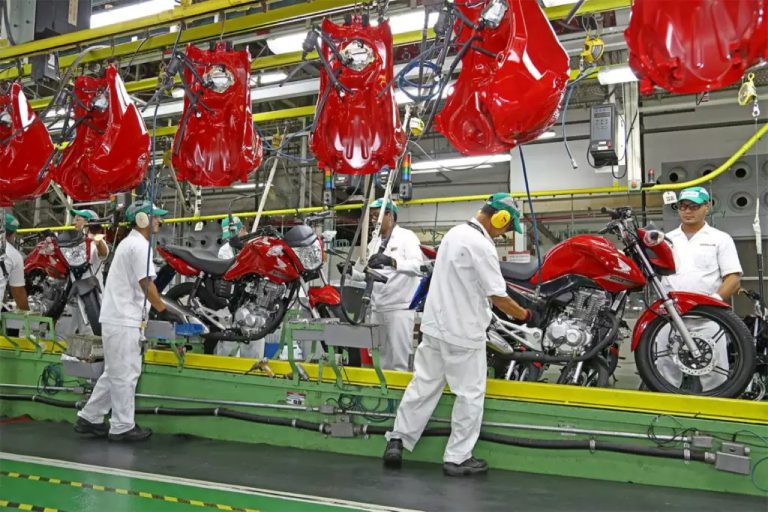 Produção de motos no Brasil deve superar 2 milhões em 2026, projeta Abraciclo