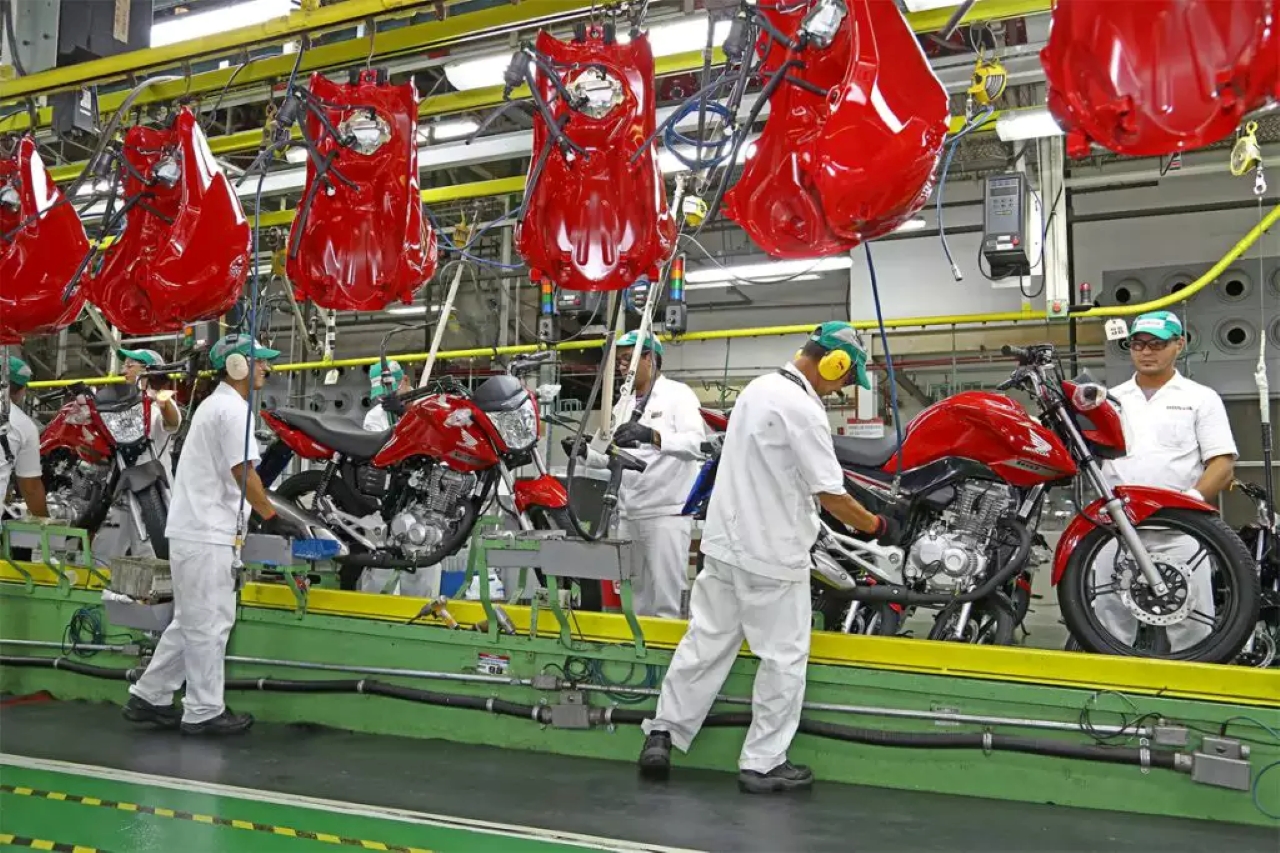 Produção de motos no Brasil deve superar 2 milhões em 2026, projeta Abraciclo