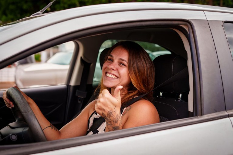 Renovação automática da CNH já beneficiou 323 mil motoristas, informa governo