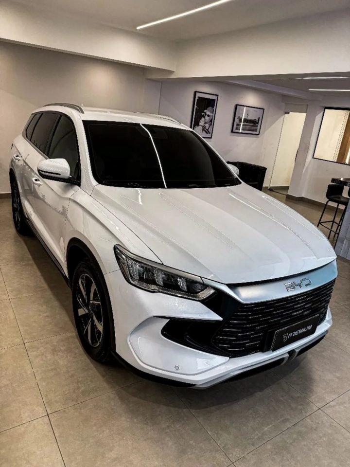 BYD Song Pro 2026 fica até R$ 30 mil mais barato e passa a custar menos que o Fastback