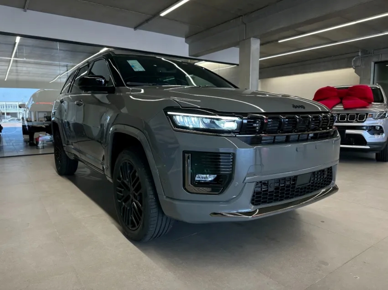 Jeep libera Commander Blackhawk em janeiro de 2026 com descontão de R$ 49.900 para CNPJ