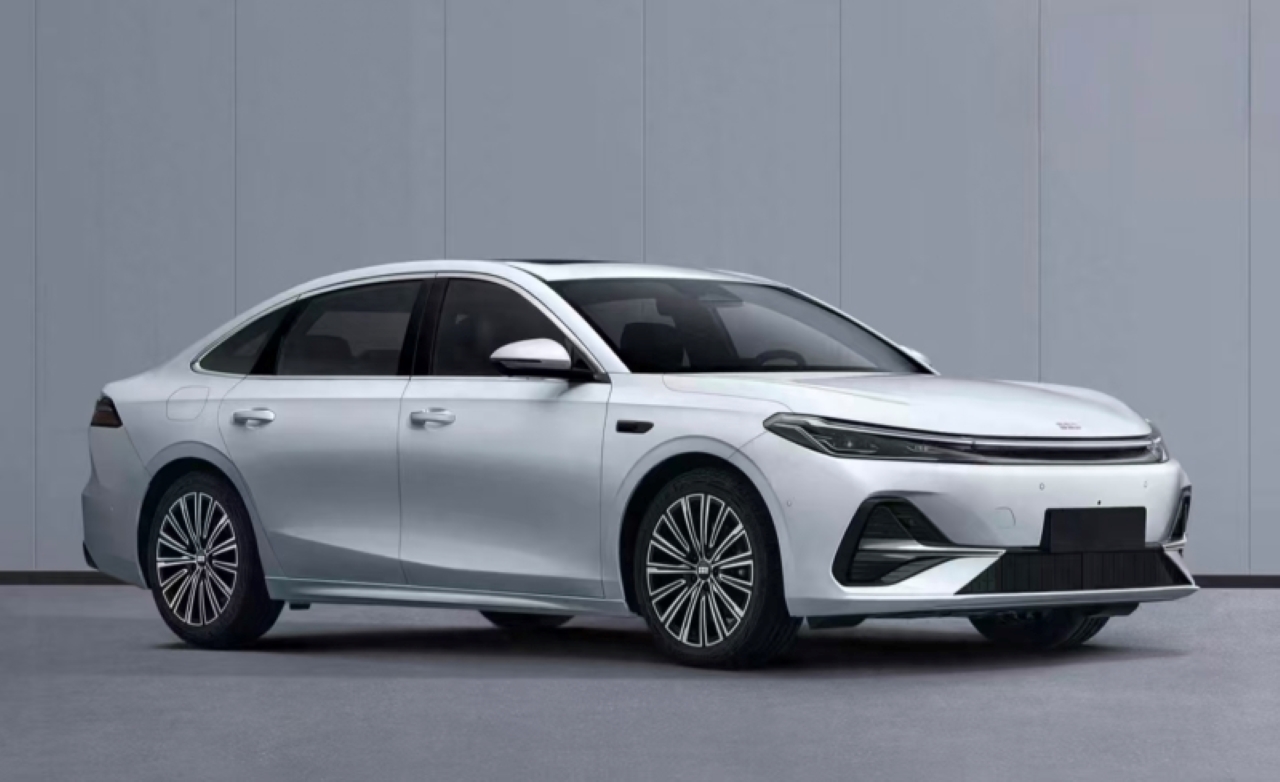 Geely registra na China o Galaxy A7 com autonomia elétrica de 175 km