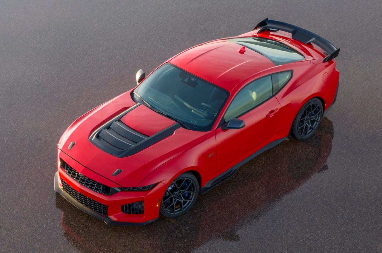 Ford Mustang Dark Horse SC estreia com motor superalimentado e entrega 500 cv