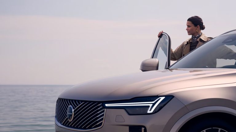 Volvo anuncia recall global por falhas em baterias após disputa judicial da Geely
