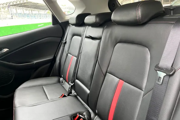 Chevrolet Tracker RS 2026 agora oferece acabamento preto solicitado por clientes
