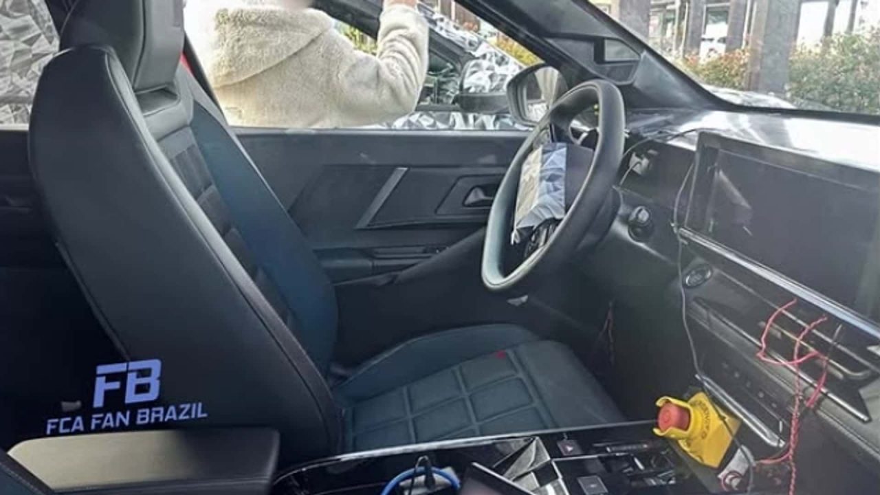 Novo Fiat Fastback aparece em testes e chama atenção pelo porte e lanternas retrô