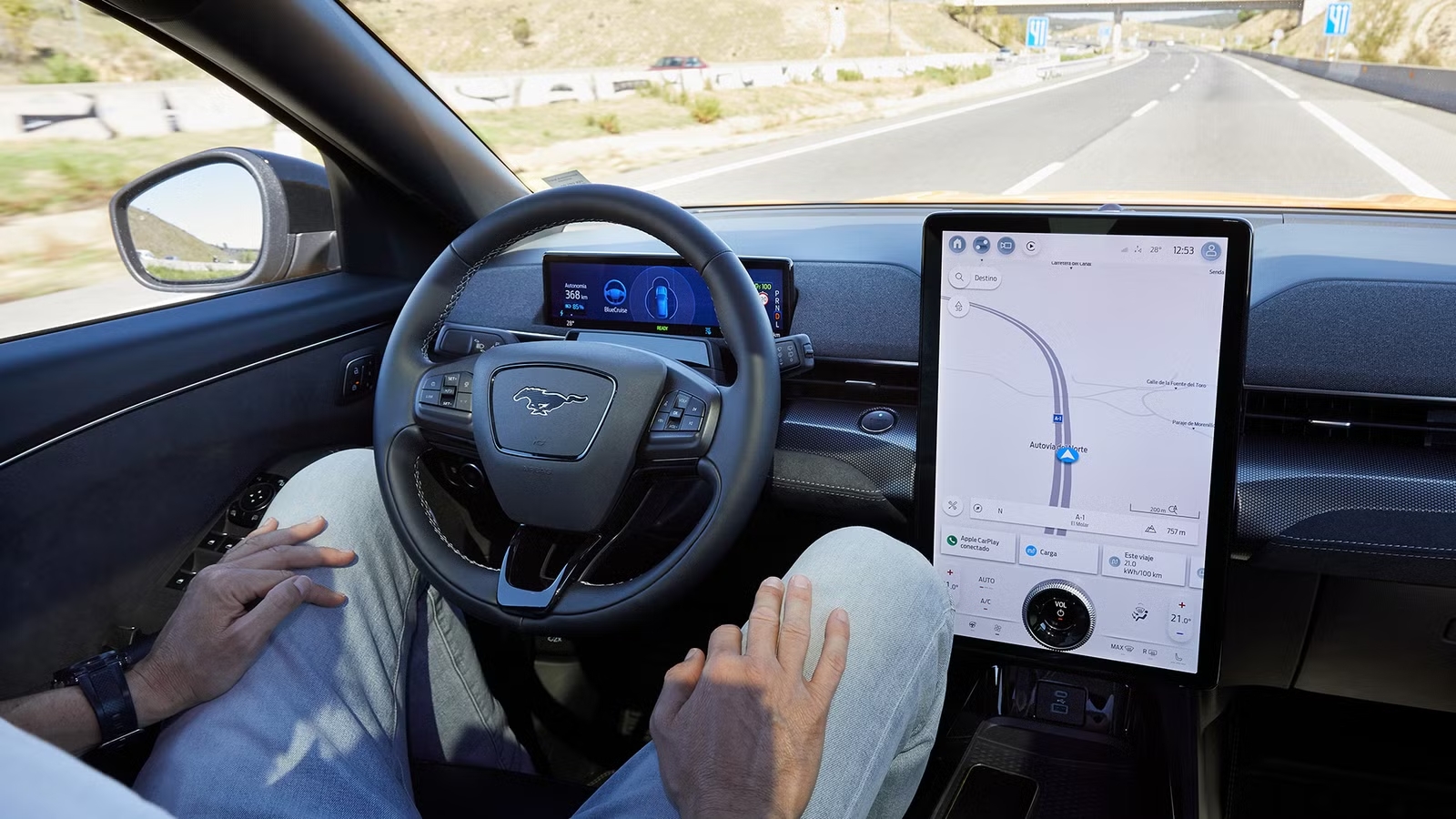 Ford prepara sistema que permite dirigir sem tirar os olhos da estrada em 2028