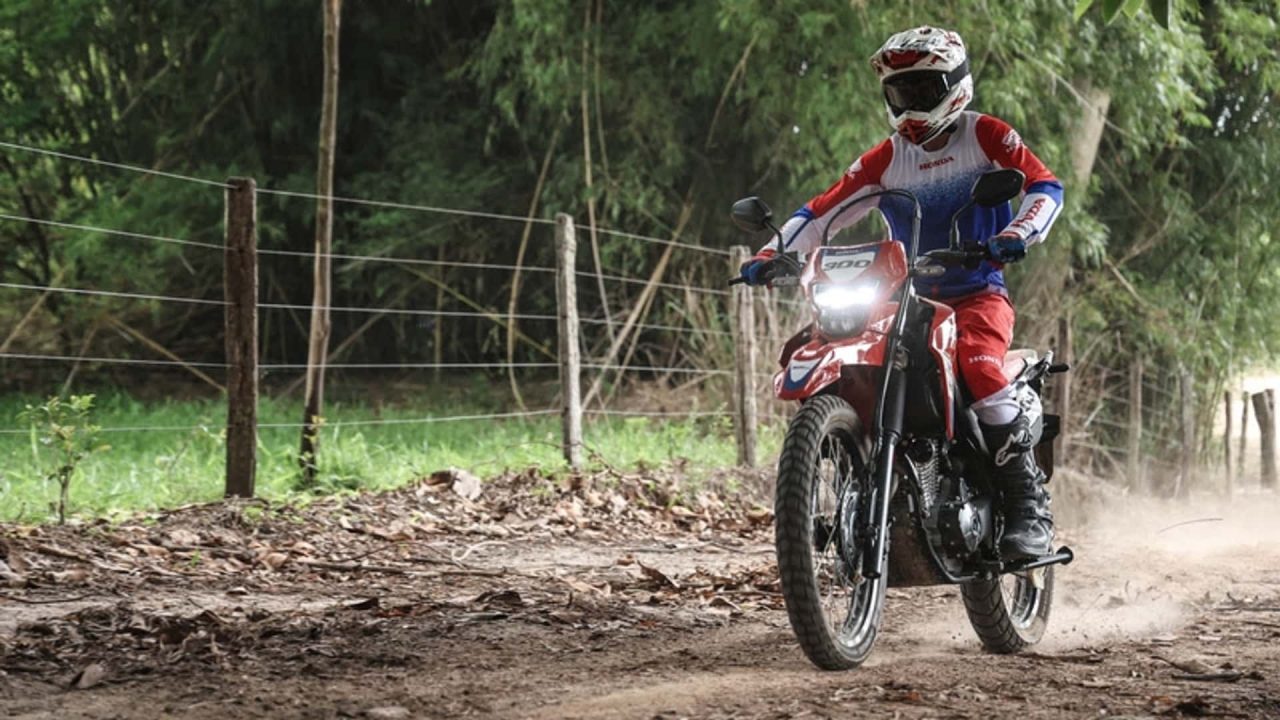 Honda XR300L Tornado Special Edition chega ao mercado por R$ 31.540