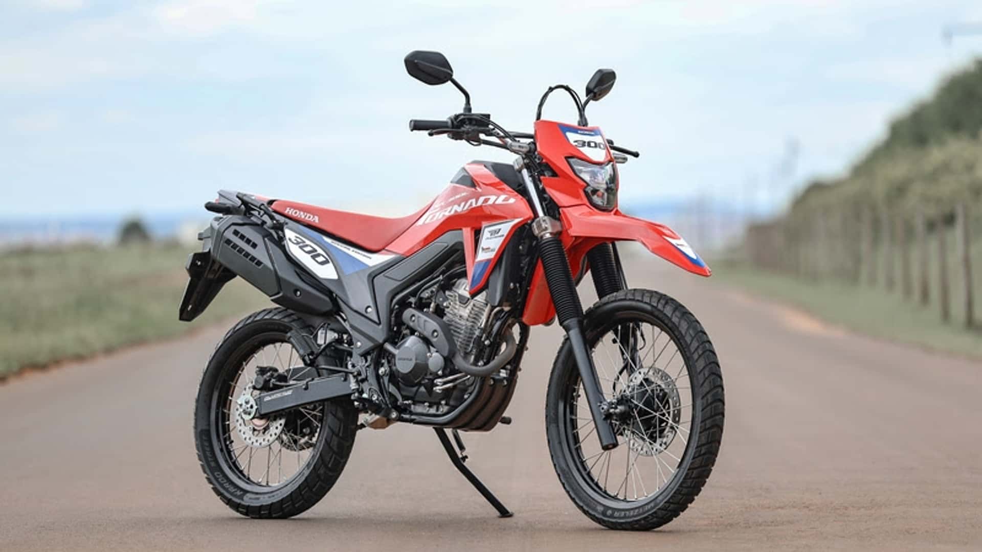 Honda XR300L Tornado Special Edition chega ao mercado por R$ 31.540