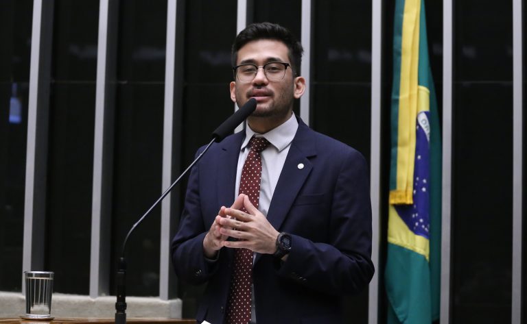 Projeto mira barulho excessivo de veículos e propõe prisão para reincidentes